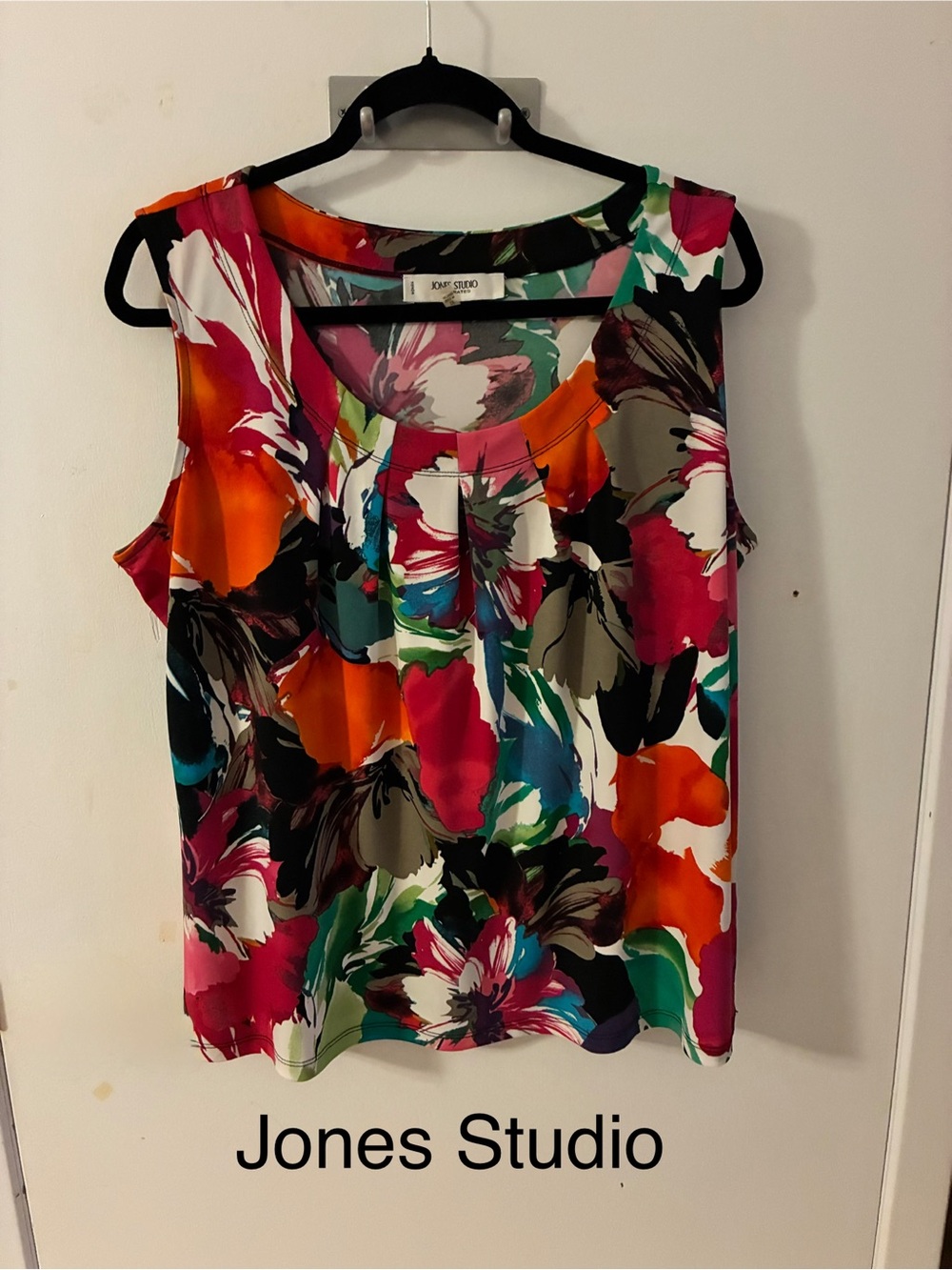 261 Jones Studio Floral Scoop Neck Sleeveless Top - Multi